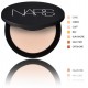 NARS Soft Matte Advanced Perfecting Powder matinį efektą suteikianti kompaktinė pudra